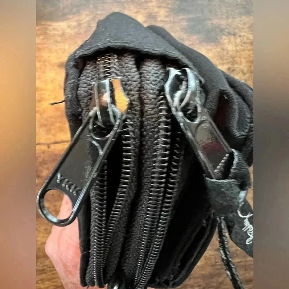 Vera Bradley | black microfiber women’s wallet. - Picture 4 of 15